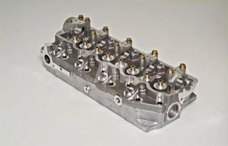 Головка блоку циліндрів MITSUBISHI 25 TD 94-98 AMC 908513