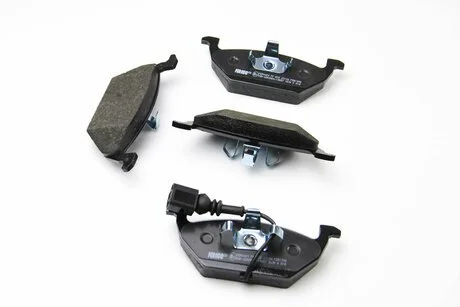 Колодки гальмові передні Caddy III/Golf V/Octavia/A3 03- (з датчиком) FERODO FDB1398