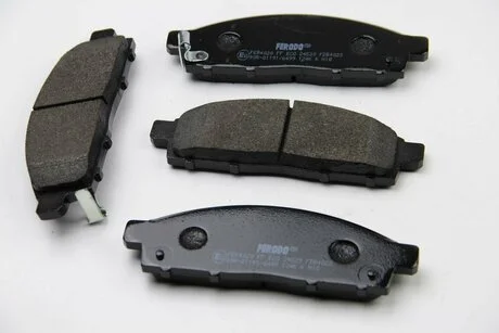 Колодки тормозные передние Mitsubishi L200 05-15 (tokico) FERODO FDB4023