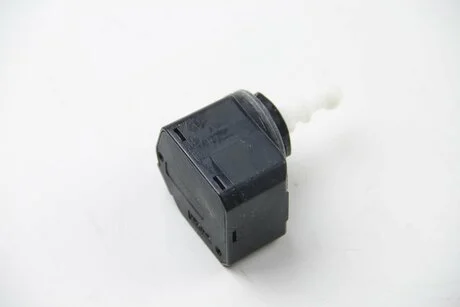 Корректор фары A3/A6/ASTRA/SPRINTER 01- HELLA 6NM008830-601 (фото 1)