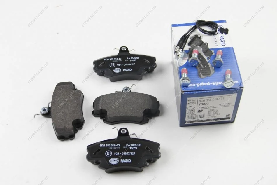 Тормозные колодки Logan/Sandero/Megane I/Clio 98- (с датчиком) HELLA 8DB355018-131 (фото 1)