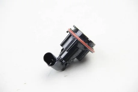 Автолампа Behr H10W у пластиковому патроні 10 W прозора HELLA 9DX153746011