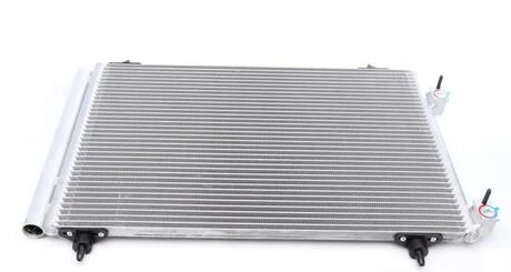 Радіатор кондиціонера MAHLE / KNECHT AC 667 000S