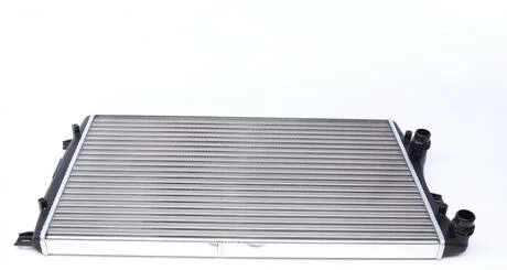 Радіатор охолодження двигуна MAHLE / KNECHT CR 761 000S