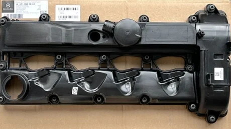Крышка головки блока цилиндров MERCEDES-BENZ A6510100830