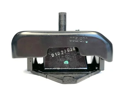 Подушка двигуна MITSUBISHI MR992670