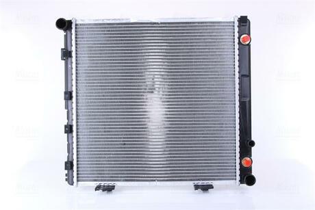 Радиатор охлаждения MERCEDES E-CLASS W 124 (84-) E 220 NISSENS 62763A (фото 1)