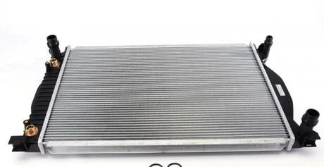 Радіатор охолодження двигуна AUDI A4/A6 FSi 01- NRF 53190