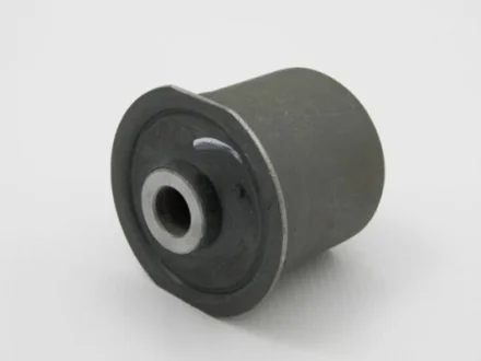 С/блок зад. ниж. продольного рычага jeep grand cherokee ii 99- NTY ZTPCH002B