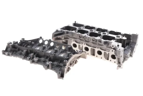 Головка блока цилиндров 2,3dci Master III 2010- RENAULT 110417248R