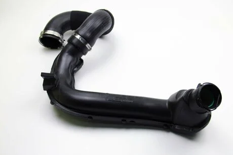 Патрубок интеркулера 2.0 dci 8200808665 RENAULT 144607066R