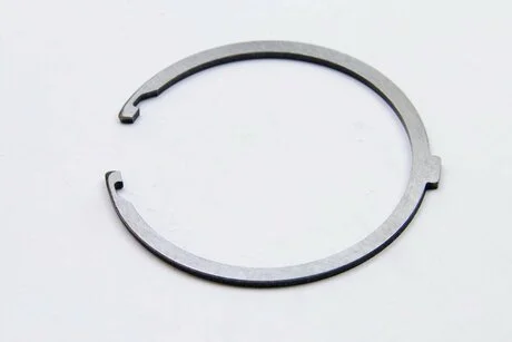 Кільце стопорне півосі КПП (JB3) Л. RENAULT 8200295074