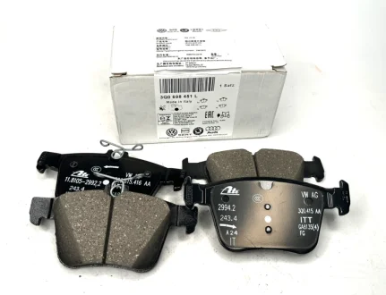 Комплект тормозных колодок A3 TT Golf Passat Tiguan Touran Leon Kodiaq Superb VAG 3Q0698451L