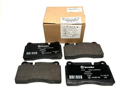 Колодки гальмівні передні (к-т) A3 TT Touareg Leon VAG 7L6698151K