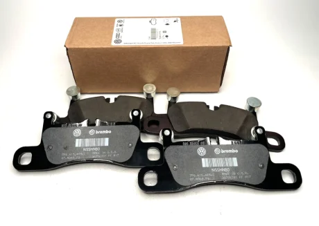 Комплект тормозных колодок Volkswagen Touareg VAG 7P6698451C