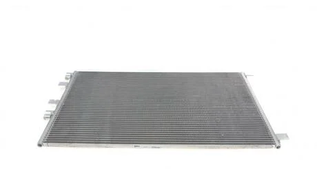 Радіатор кондиціонера Valeo 818002