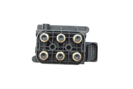Блок клапанів регульованої підвіски Audi Q7/ VW Touareg /Porsche Cayenne (03-10) VIKA Vika 66981703401